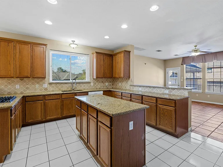 1001 Chickory Ct — Photo 4