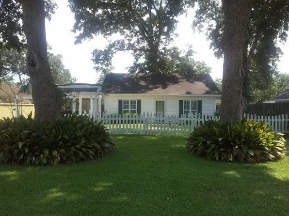 607 3rd St, Jennings, LA 70546