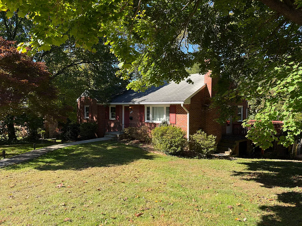 1012 Broadmont Ter