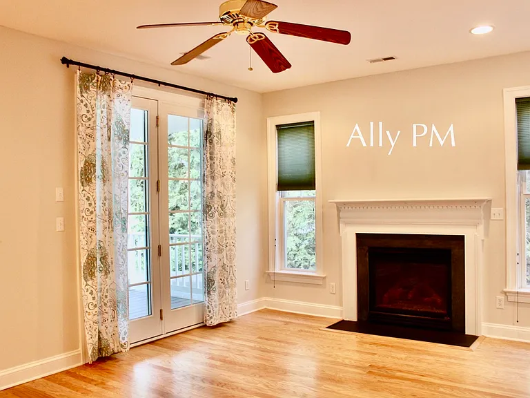 1892 Clay Dr — Photo 2