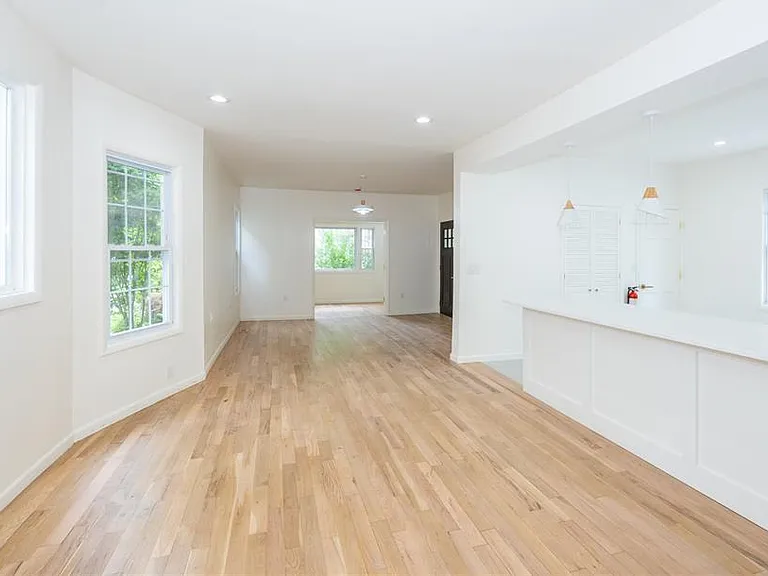 231 Waverly Pl — Photo 15