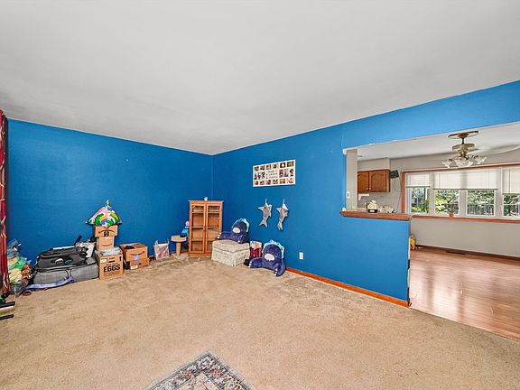 4th image of 8141 Natoma Ave