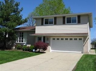 1299 Bonnie Ln, Mayfield Heights, OH 44124