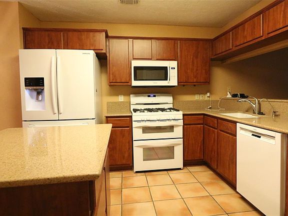 3rd image of 18227 Brooknoll Dr