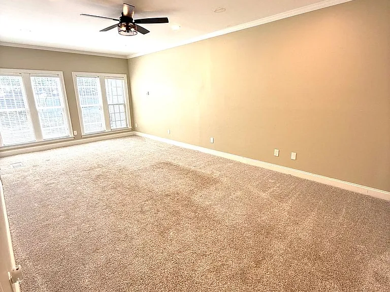 2631 Girard St — Photo 16