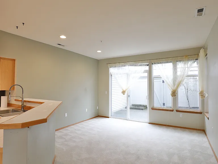 518 227th Ln NE — Photo 6