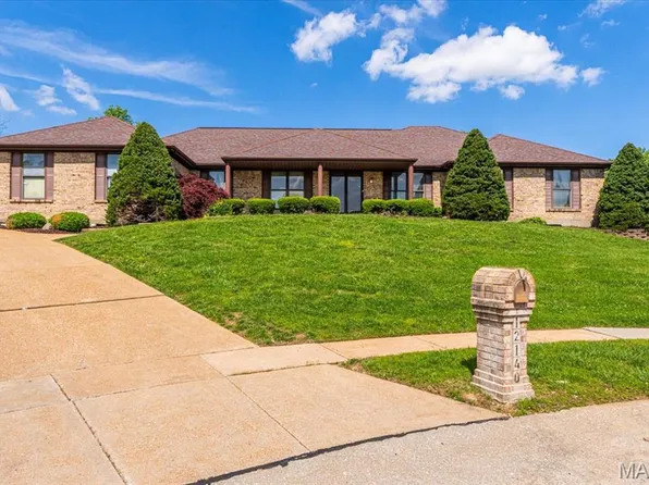 12140 Calton Dr, Saint Louis, MO 63128