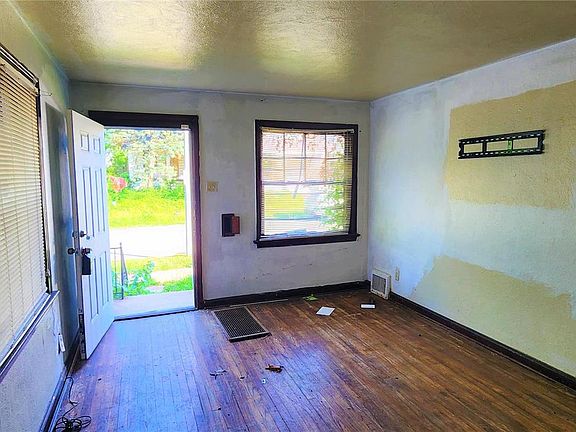 3rd image of 5237 Davison Ave