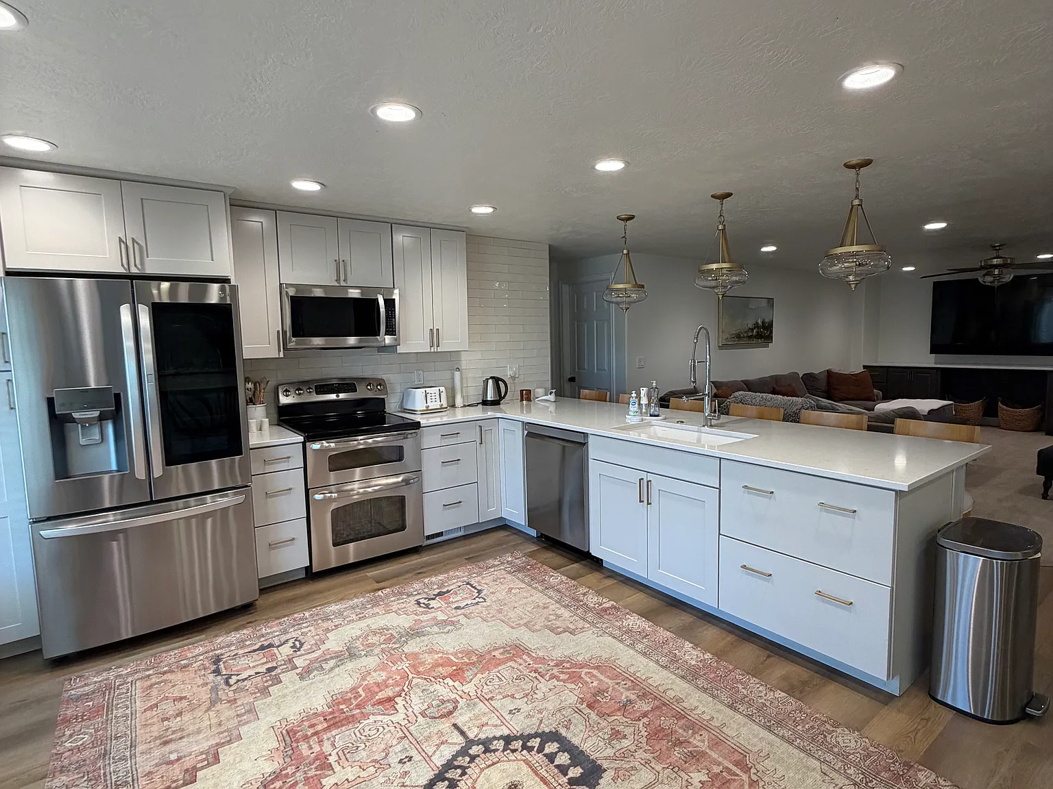 3 bed, 1600 sqft, $3,500 — Photo 4