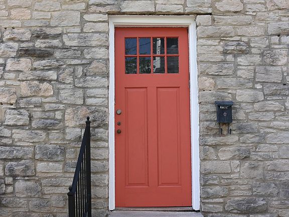 4th image of 210 W Poplar St #B