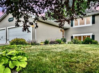 7101 Upper 17th St N, Oakdale, MN 55128