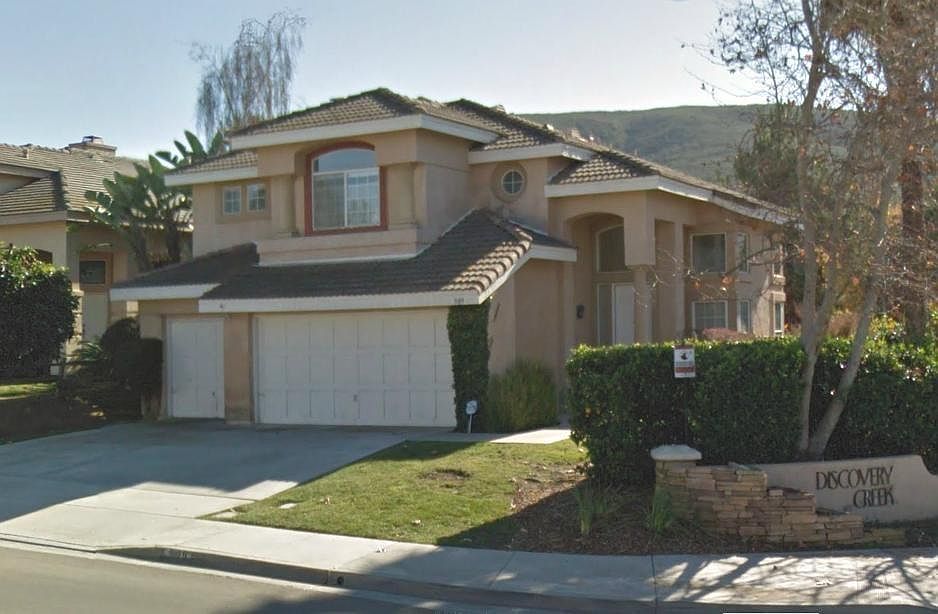 1st image of 989 Honeysuckle Dr