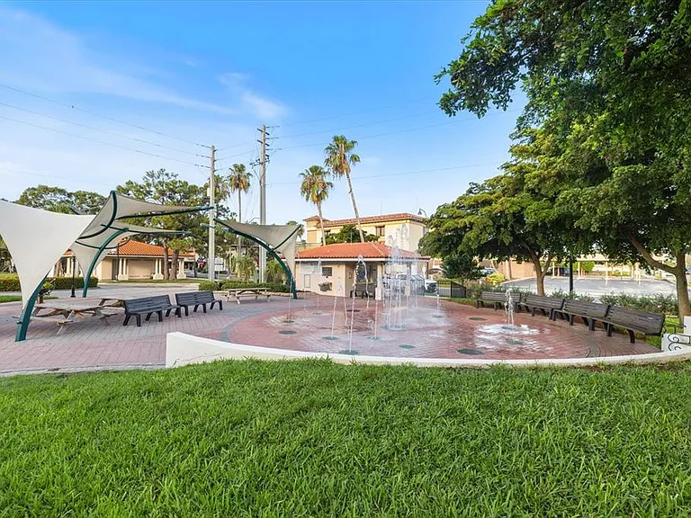 616 Flamingo Dr #102 — Photo 37