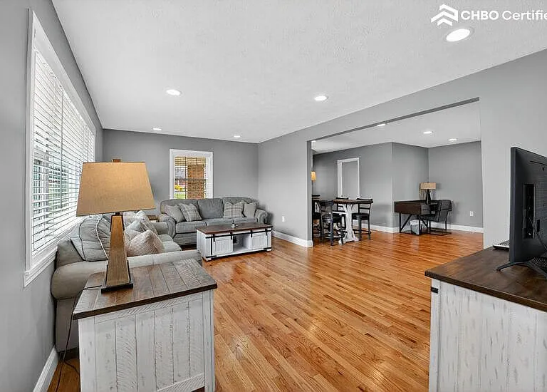 2136 Collins St — Photo 13