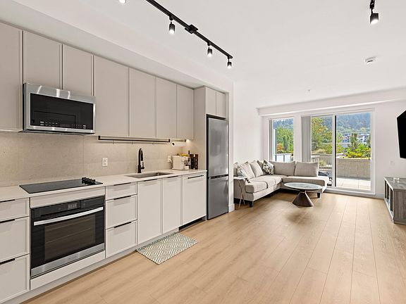 4th image of 3055 Murray St #207