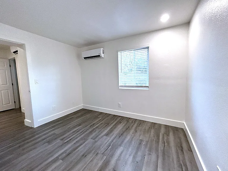 Jr 1 bed. 1 bath