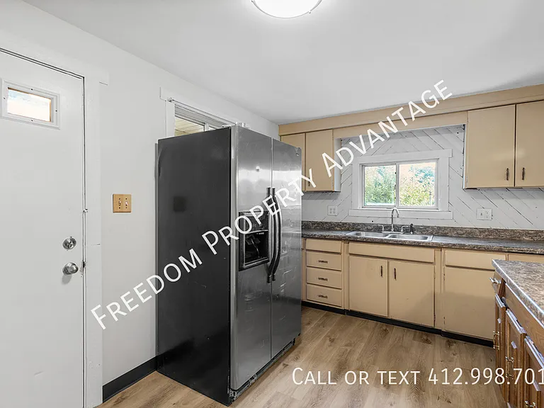 644 Herschel St — Photo 9