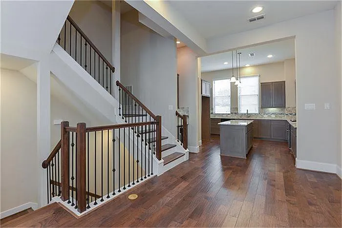 2112 Radcliffe St — Photo 12