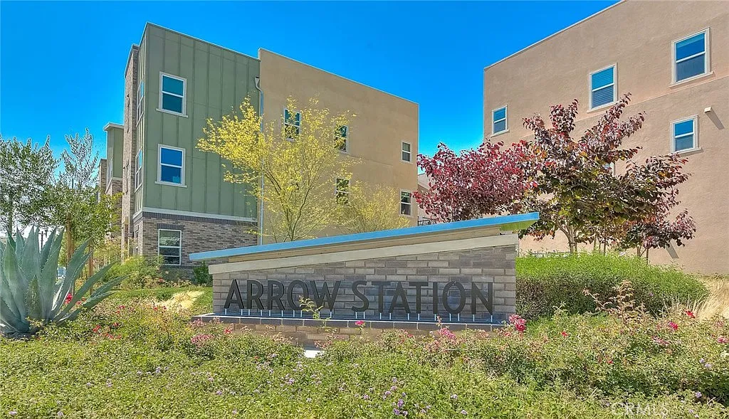 2 bed, 2.5 bath, 1434 sqft, $3,150 — Photo 4