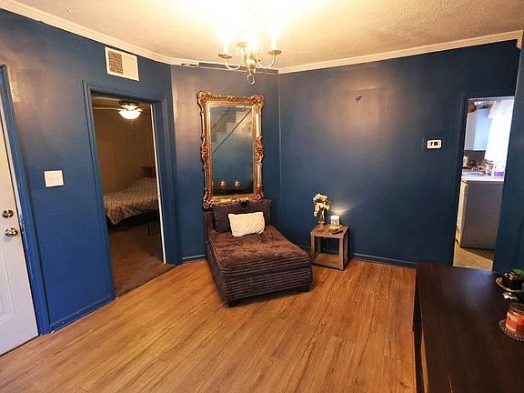 5th image of 702 Letcher St
