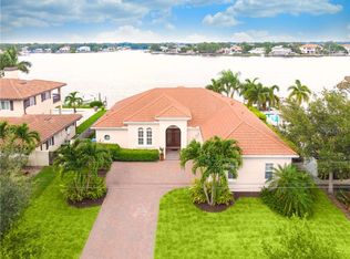 331 Bayview Dr NE, Saint Petersburg, FL 33704