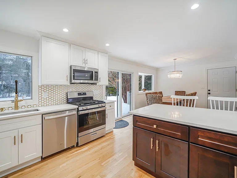 19 Pine Tree Ln — Photo 8
