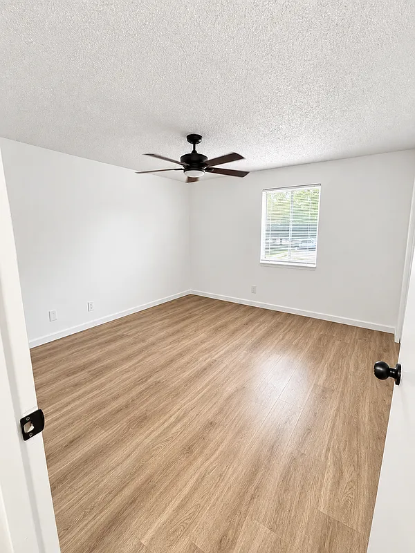 3 bed, 2.0 bath, 1289 sqft, $1,800 — Photo 4