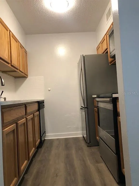2 bed, 2.0 bath, 1003 sqft, $1,400 — Photo 3