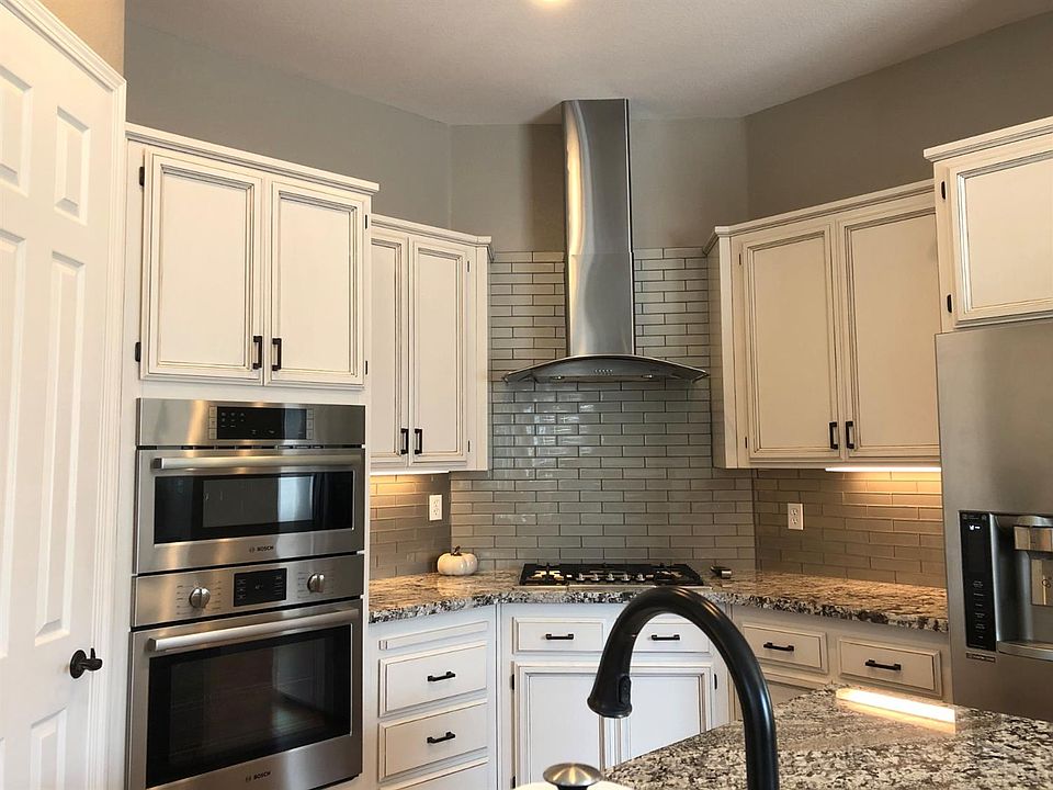 1st image of 4056 Lochaber Dr