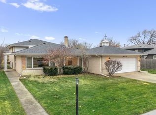 902 S Louis St, Mount Prospect, IL 60056