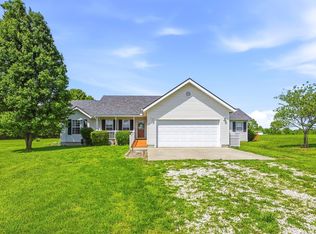 601 Pine Grove Rd, Marshfield, MO 65706