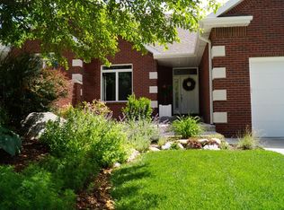 6530 Lone Tree Dr, Lincoln, NE 68512