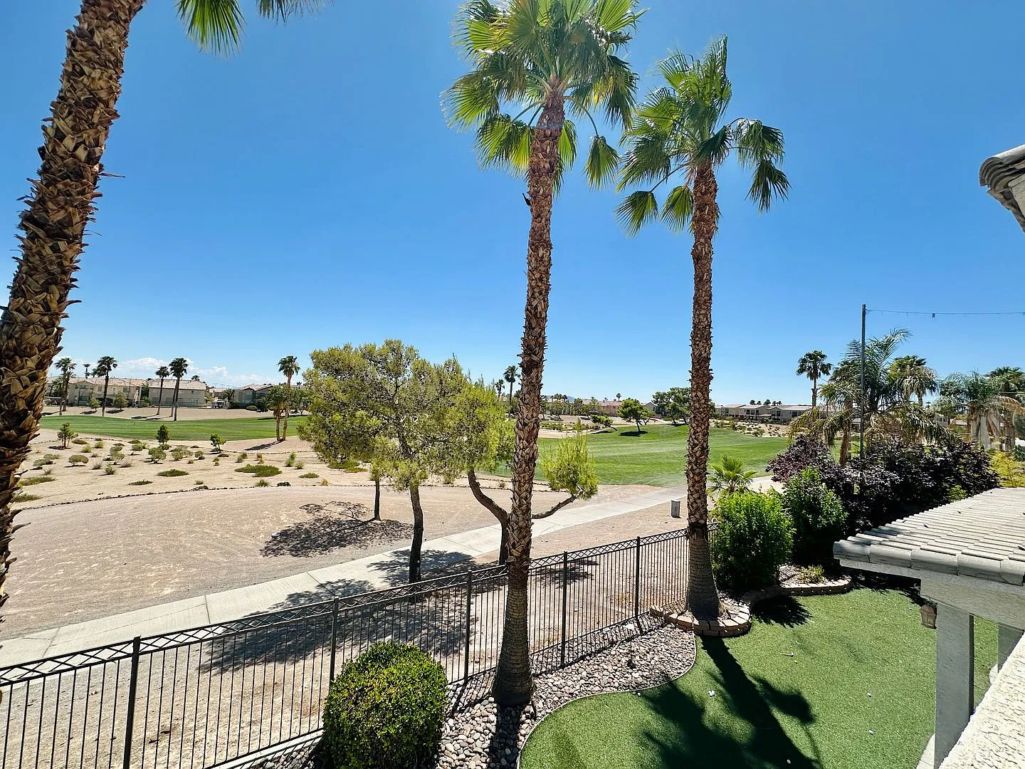 Gorgeous 2 Story Home With A Grand Entry & Golf Course View Located Inside The Community Of Rhode... — Photo 3