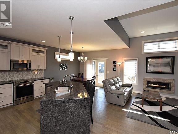 3rd image of 315 Ledingham Dr #1