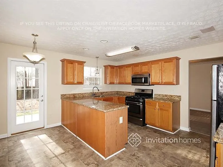3925 Bradford Walk Trl — Photo 4
