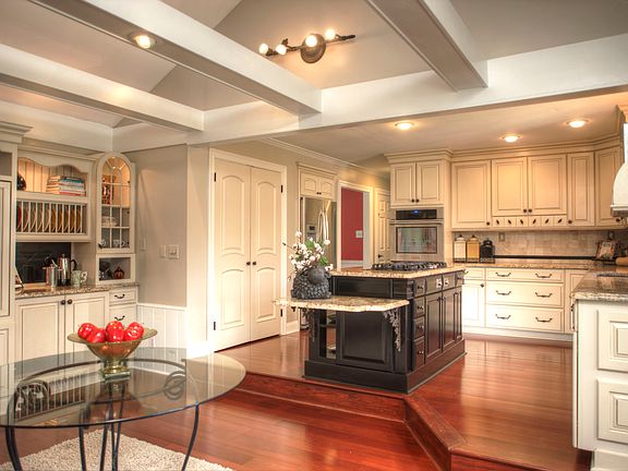 Feature: Double Door Pantry