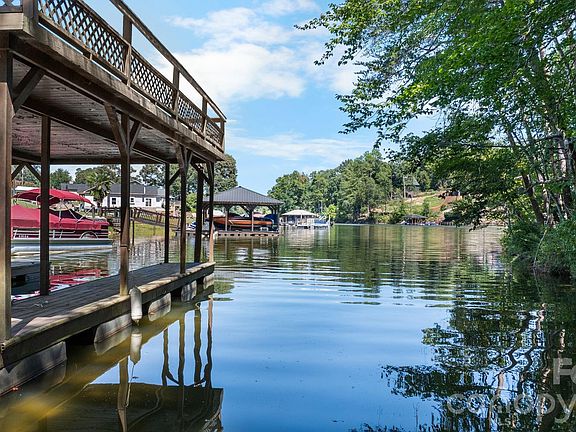 4th image of 3910 6th St NW