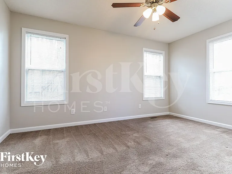 3240 Hilltop Cir — Photo 9
