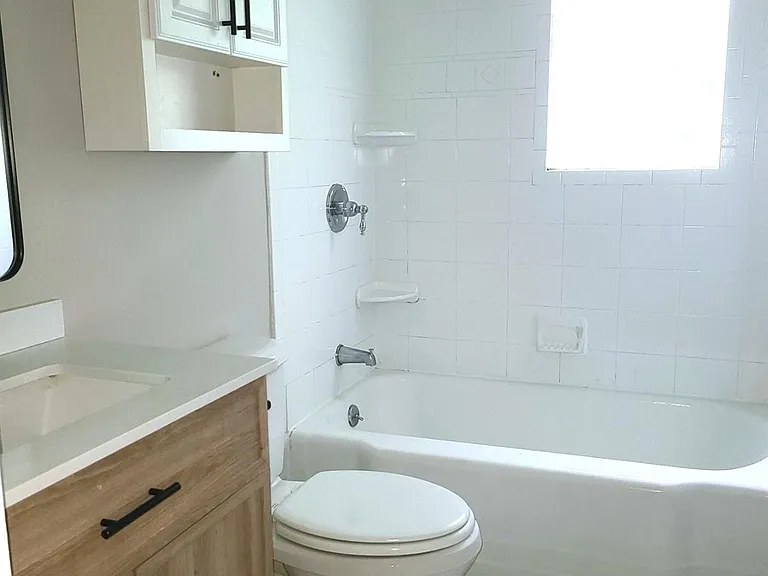 557 Wakefield Dr #D — Photo 8