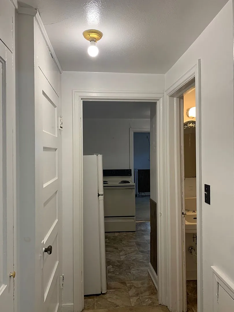 707 Broadway N — Photo 4
