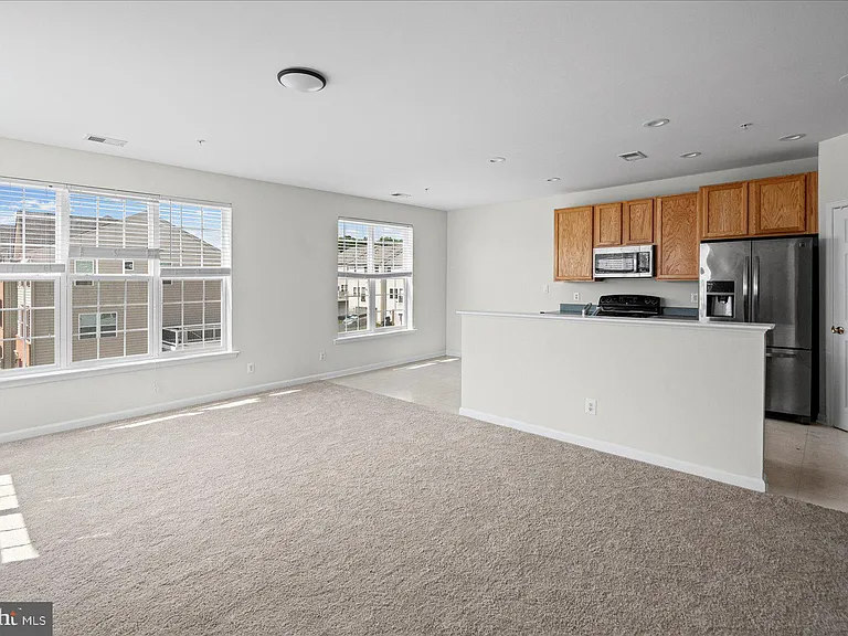 1670 Mohegan Dr #B — Photo 8