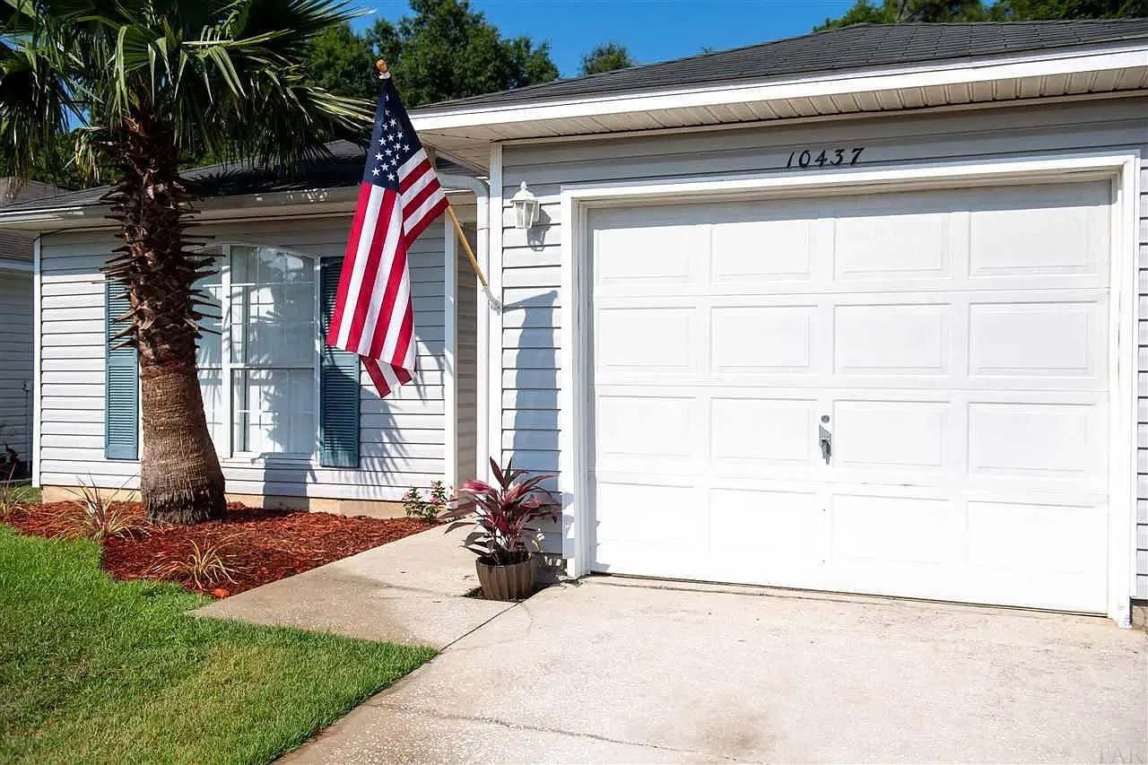 3 bed, 1352 sqft, $1,750 — Photo 3