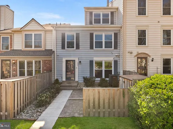 7442 Emerald Dr, Manassas, VA 20109