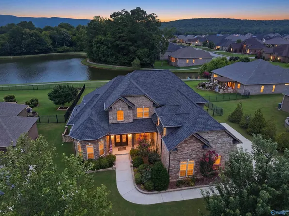 2017 Meadow Creek Cir SE, Owens Cross Roads, AL 35763