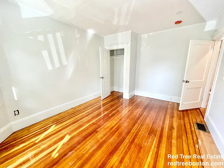 68 Bakersfield St #2 — Photo 13