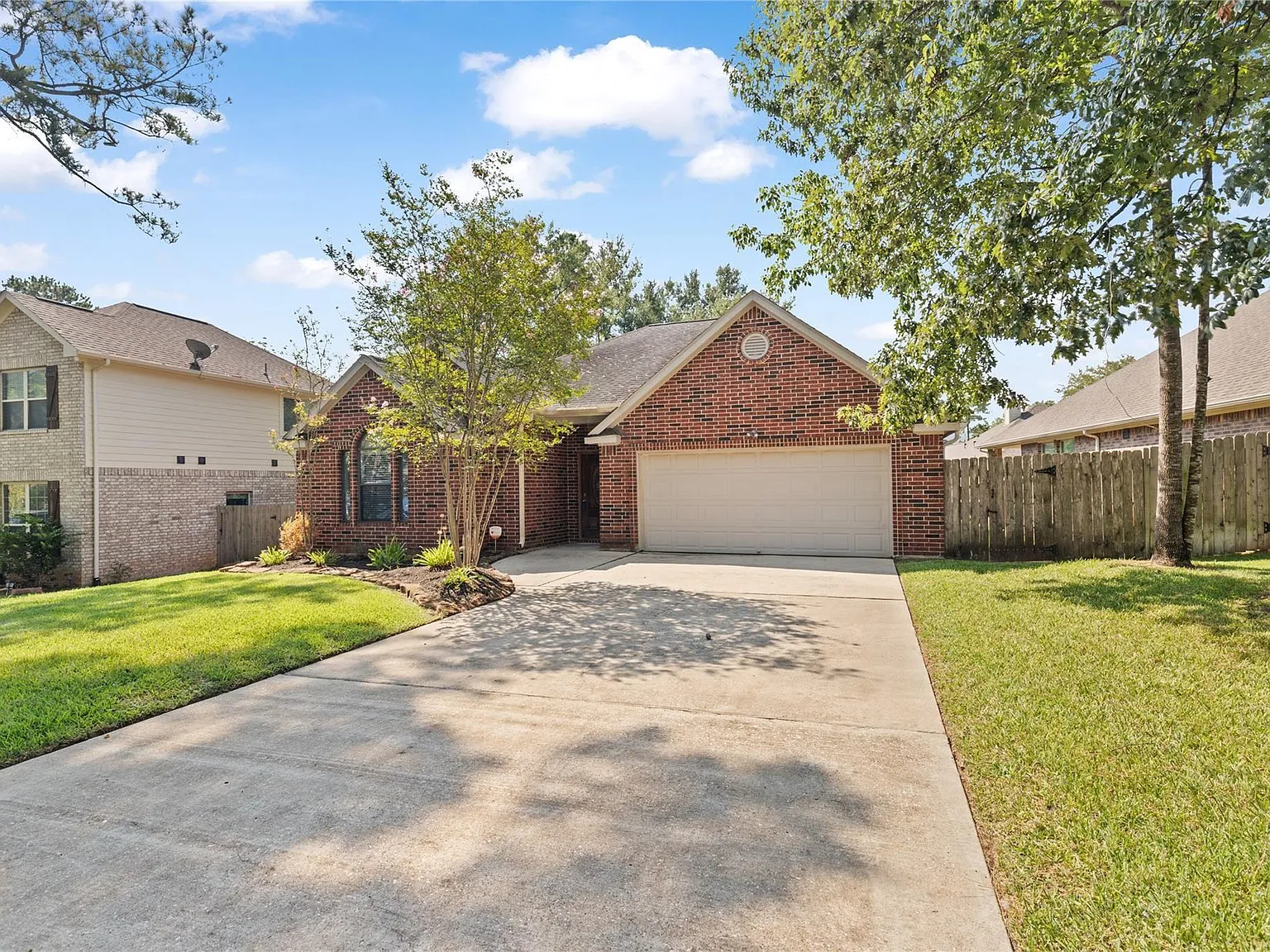 3 bed, 2.0 bath, 1590 sqft, $1,900 — Photo 2