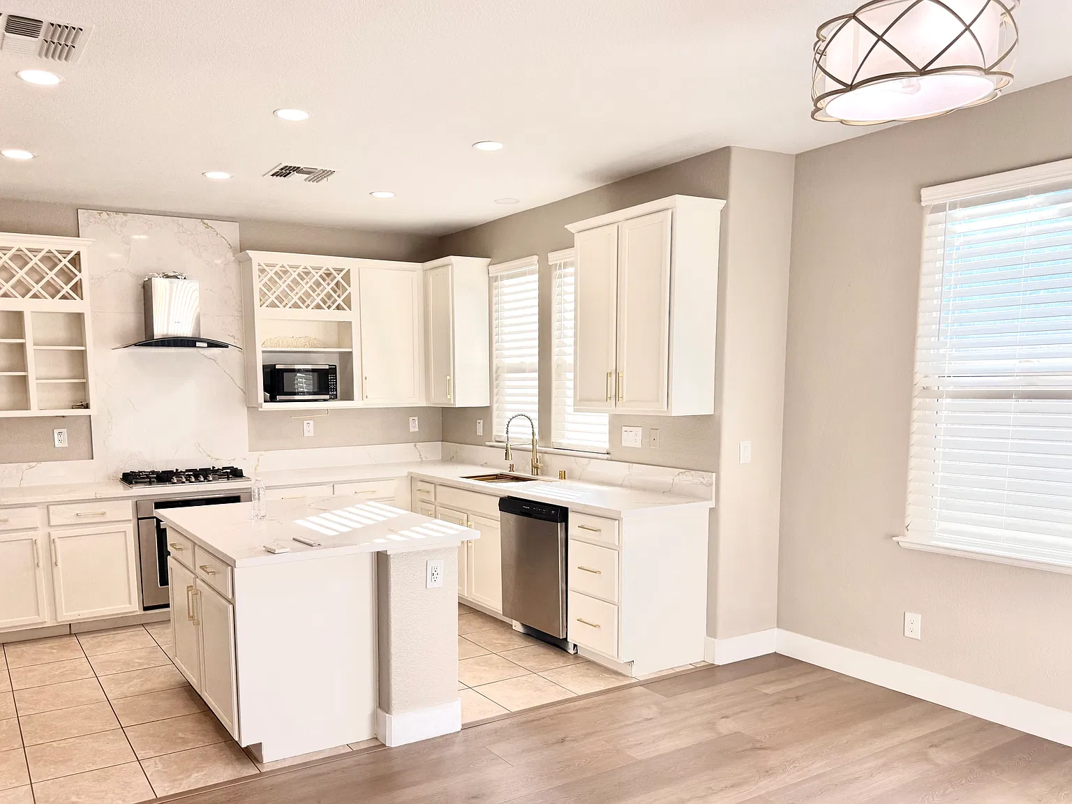 3 bed, 1665 sqft, $2,975 — Photo 2