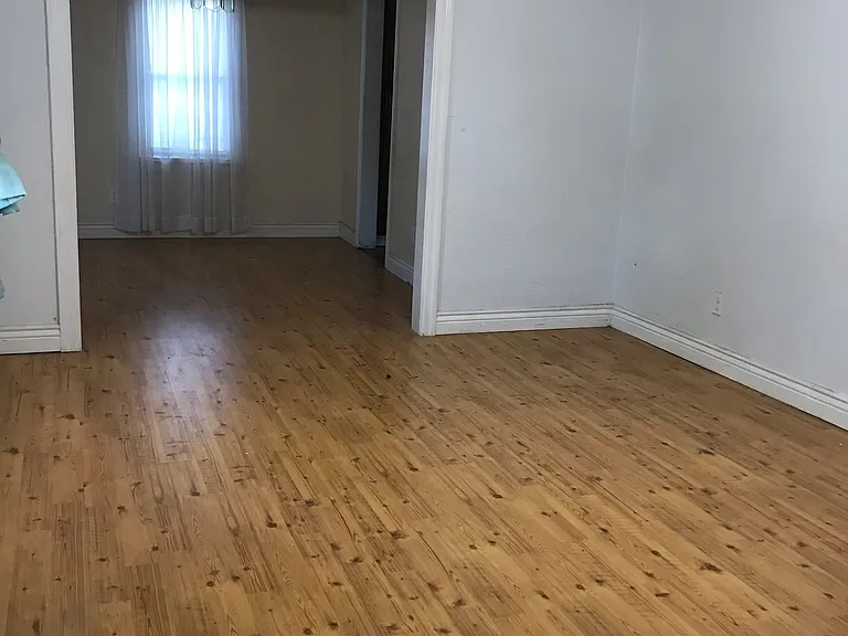 1906 NW Kinyon Ave — Photo 6