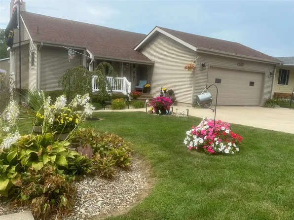 827 E 9th St S, Newton, IA 50208