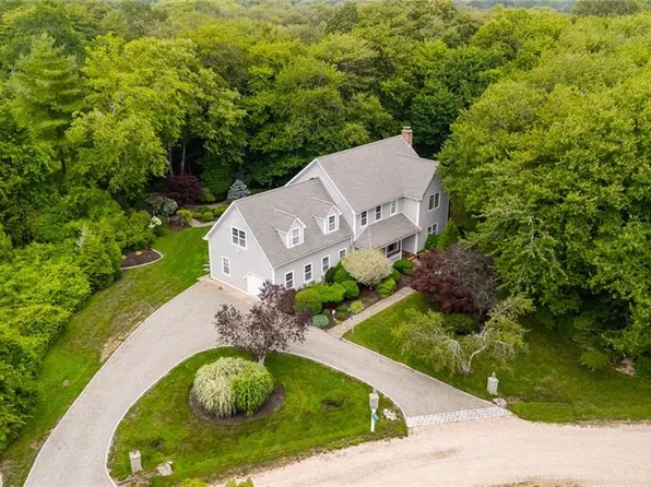 15 Kendall Ct, Narragansett, RI 02882